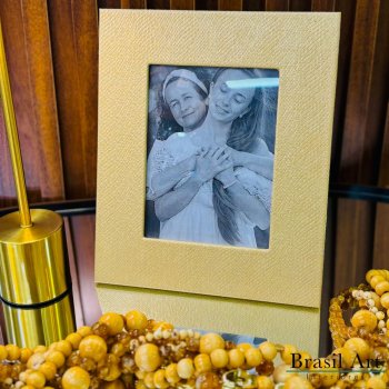 Porta-Retrato Decorativo Escama Ouro 15x20cm – Moldura Luxuosa para Decoração de Interiores