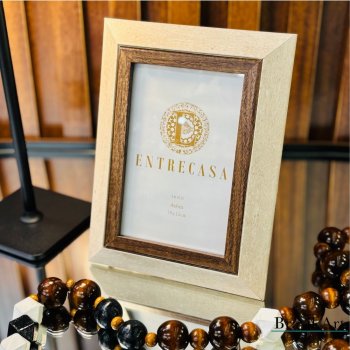 Porta-Retrato Decorativo Chanfrado Madeira 10x15cm – Elegância Natural e Estilo Atemporal