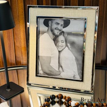 Porta-Retrato Linho Bege e Prata 20x25cm - Moldura Decorativa Luxo